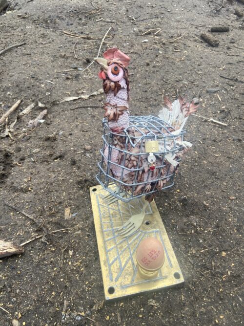 Sculpture, Poule en cage, Nathalie Trepanier